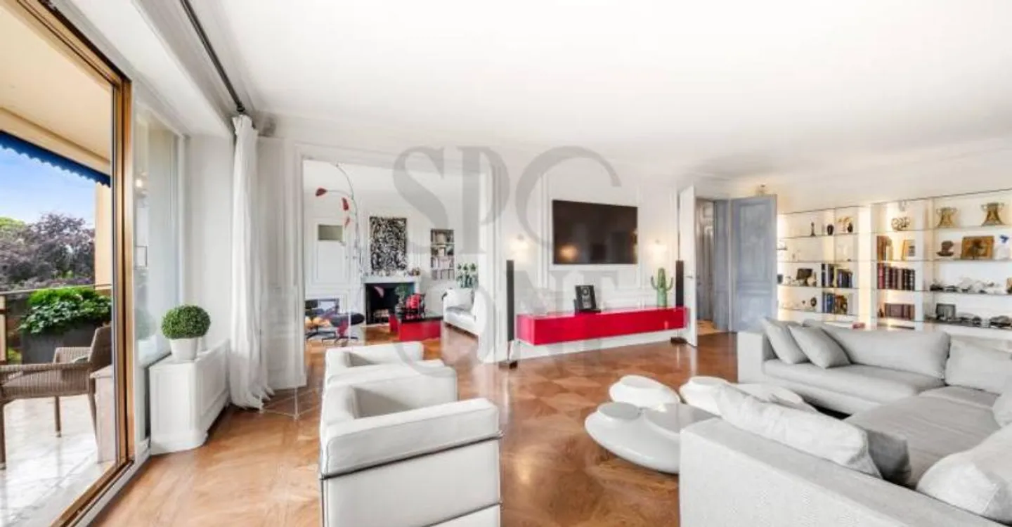 Appartamento di lusso con vista lago e piscina privata - Foto 2 di 8