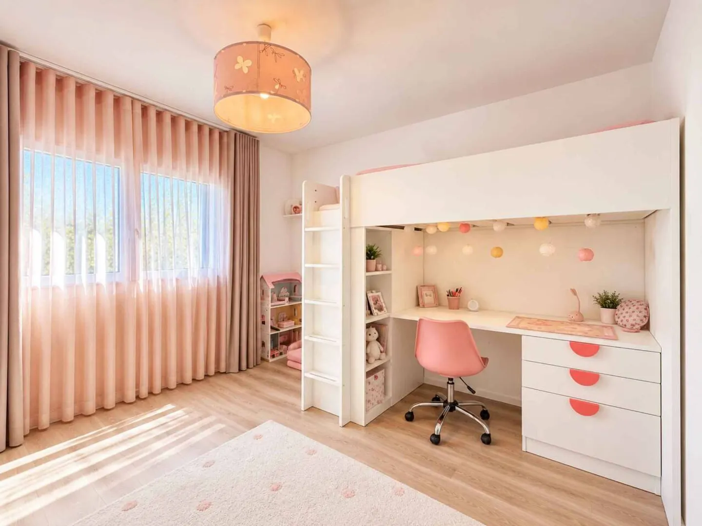 Cuarny Familienvilla von 2019, Garten, Pergola und Kino im Keller - Foto 10 von 13