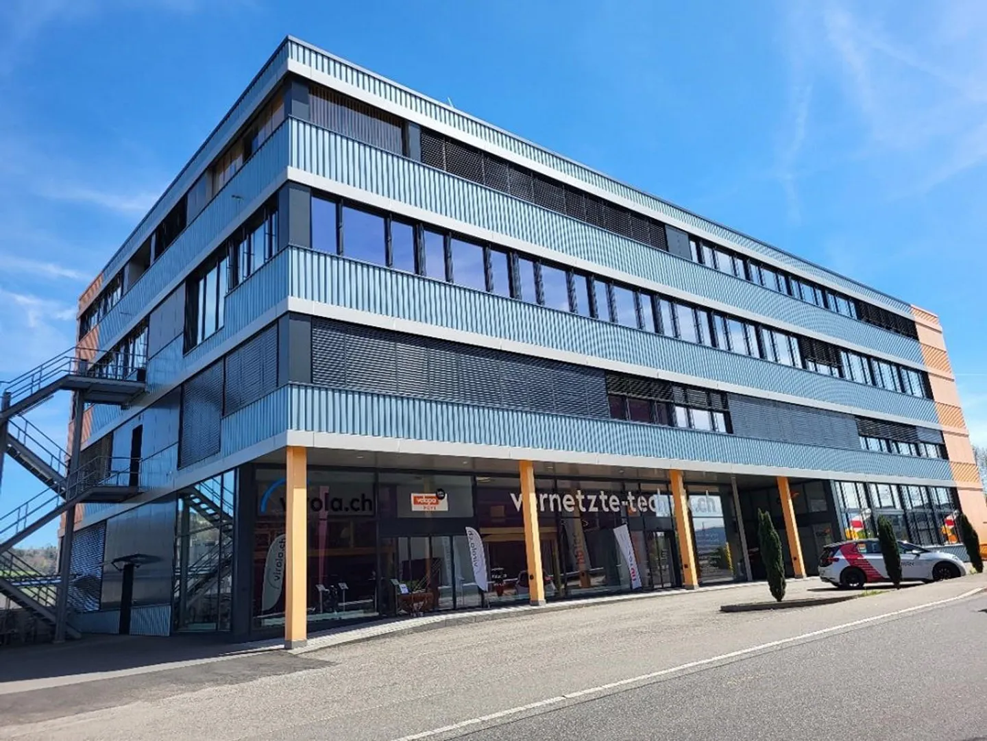 Qui puoi lavorare I Spazio ufficio / Spazio commerciale 550 m² - Foto 1 di 11