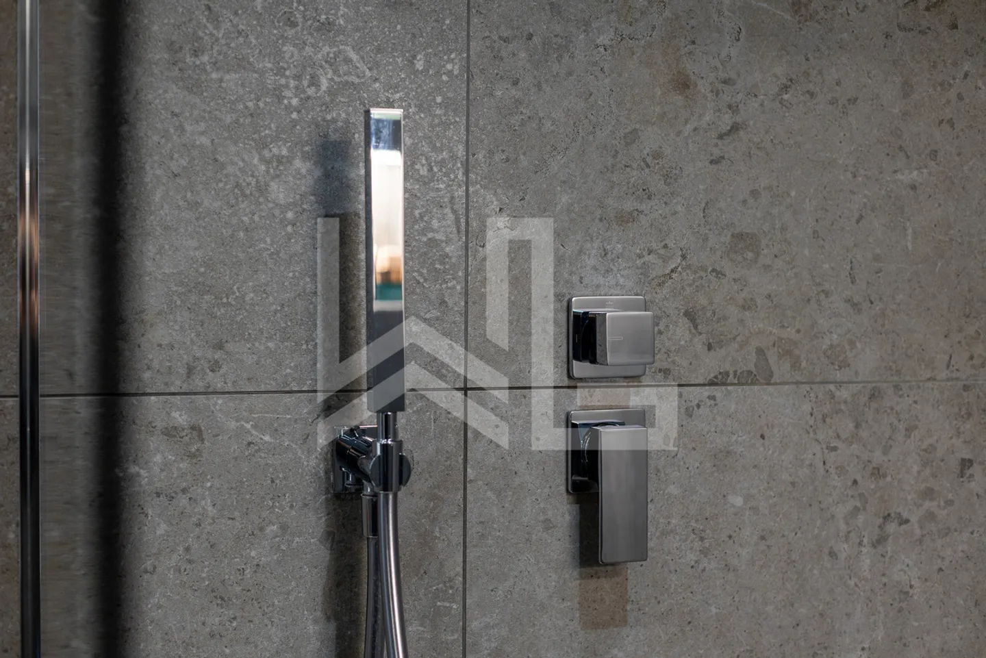 Fully renovated modern apartment - Photo 11 of 13