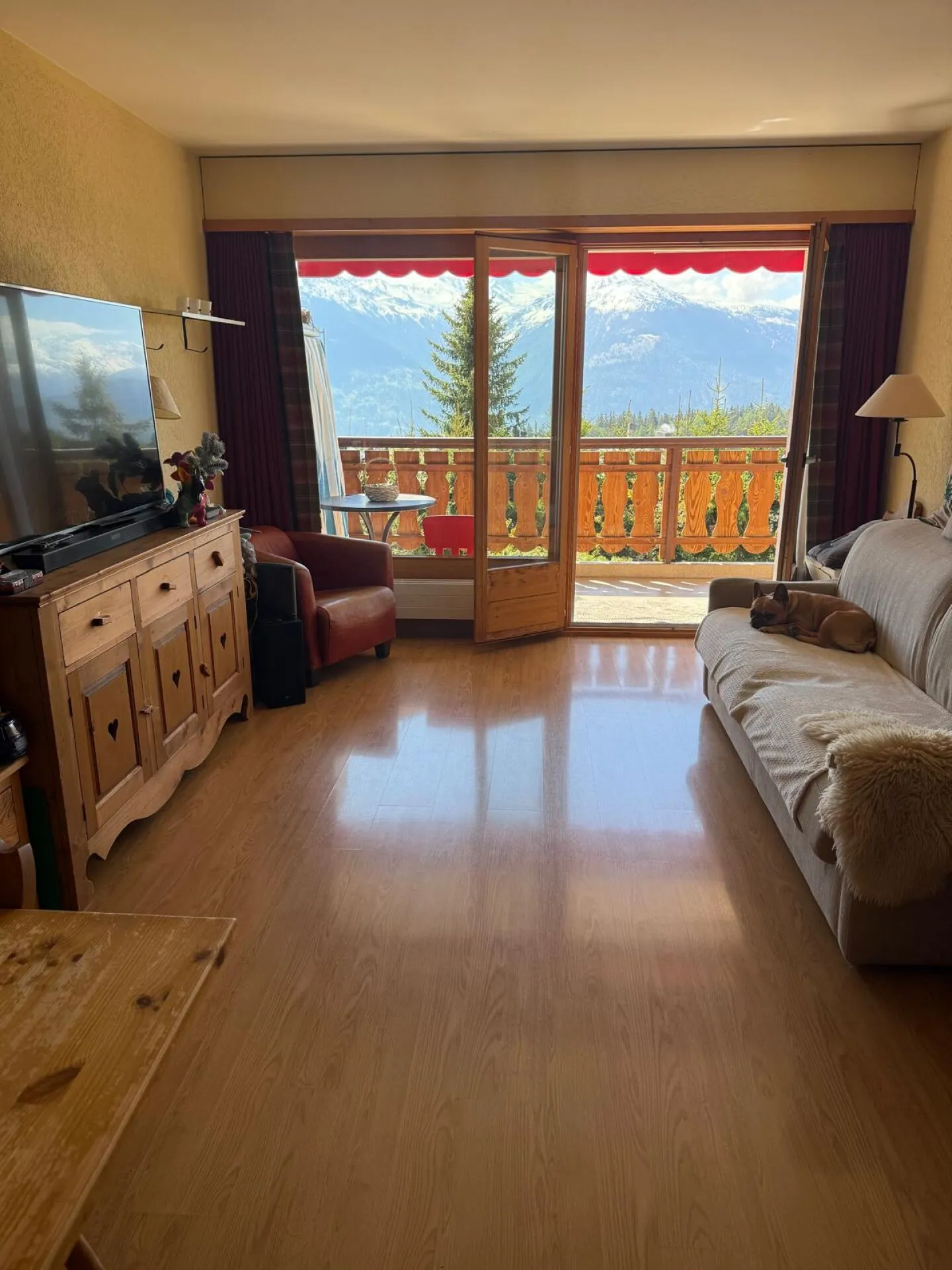 Charmantes Schweizer Chalet - Foto 1 von 6
