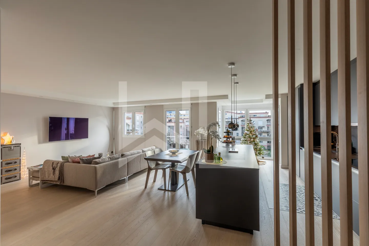 Fully renovated modern apartment - Photo 2 of 13