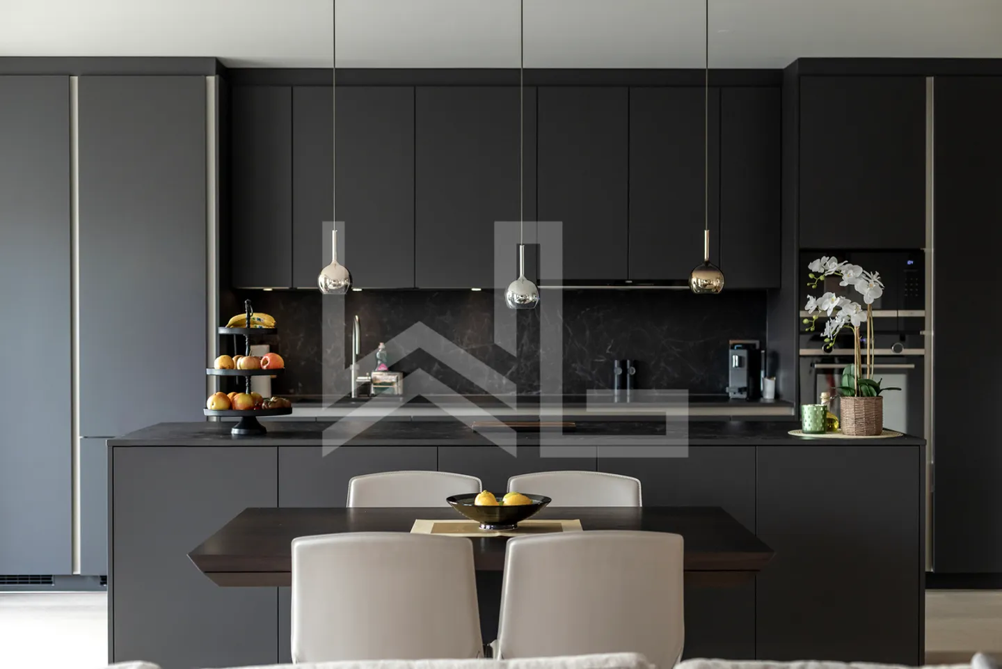 Fully renovated modern apartment - Photo 4 of 13