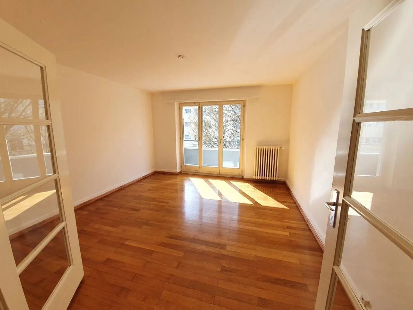 Beautiful, bright apartment just 1 minute from the Rhine river - Photo 4 of 11