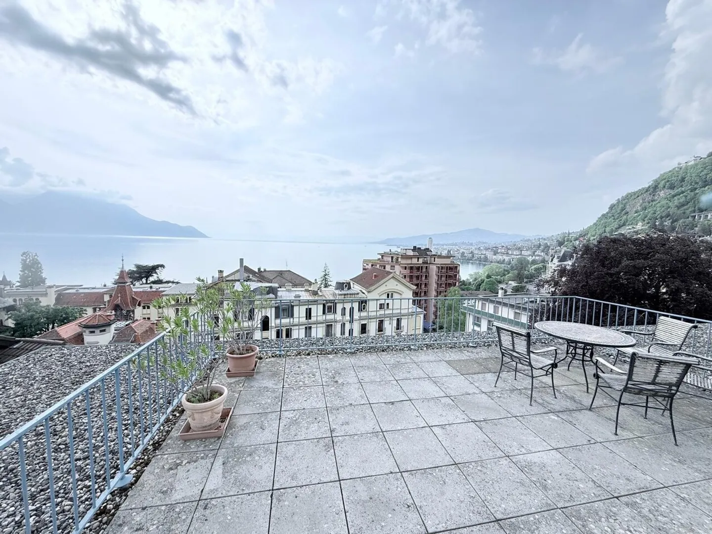 Charmantes Apartment mit Seeblick - Foto 1 von 11