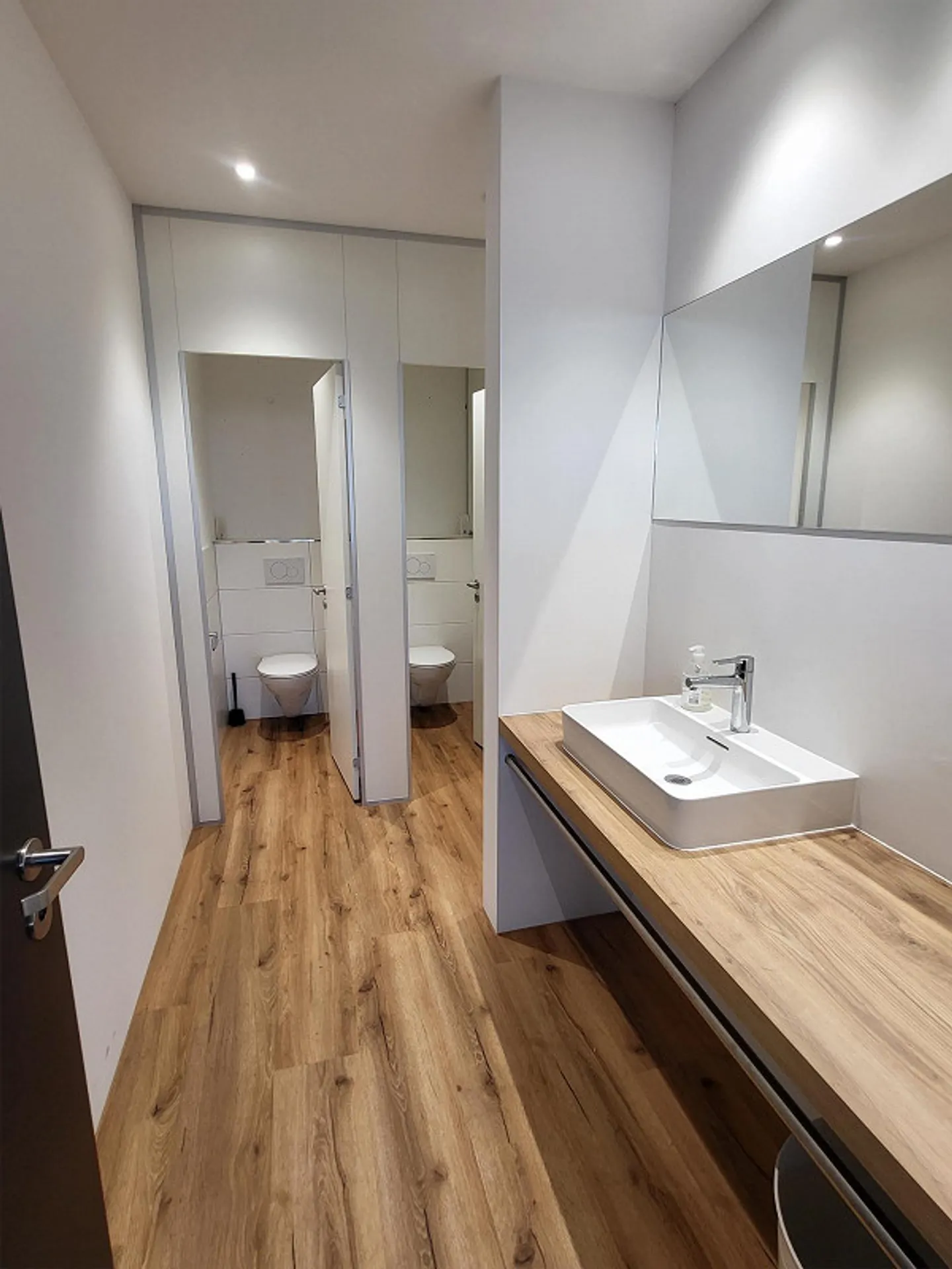 Qui puoi lavorare I Spazio ufficio / Spazio commerciale 550 m² - Foto 7 di 11