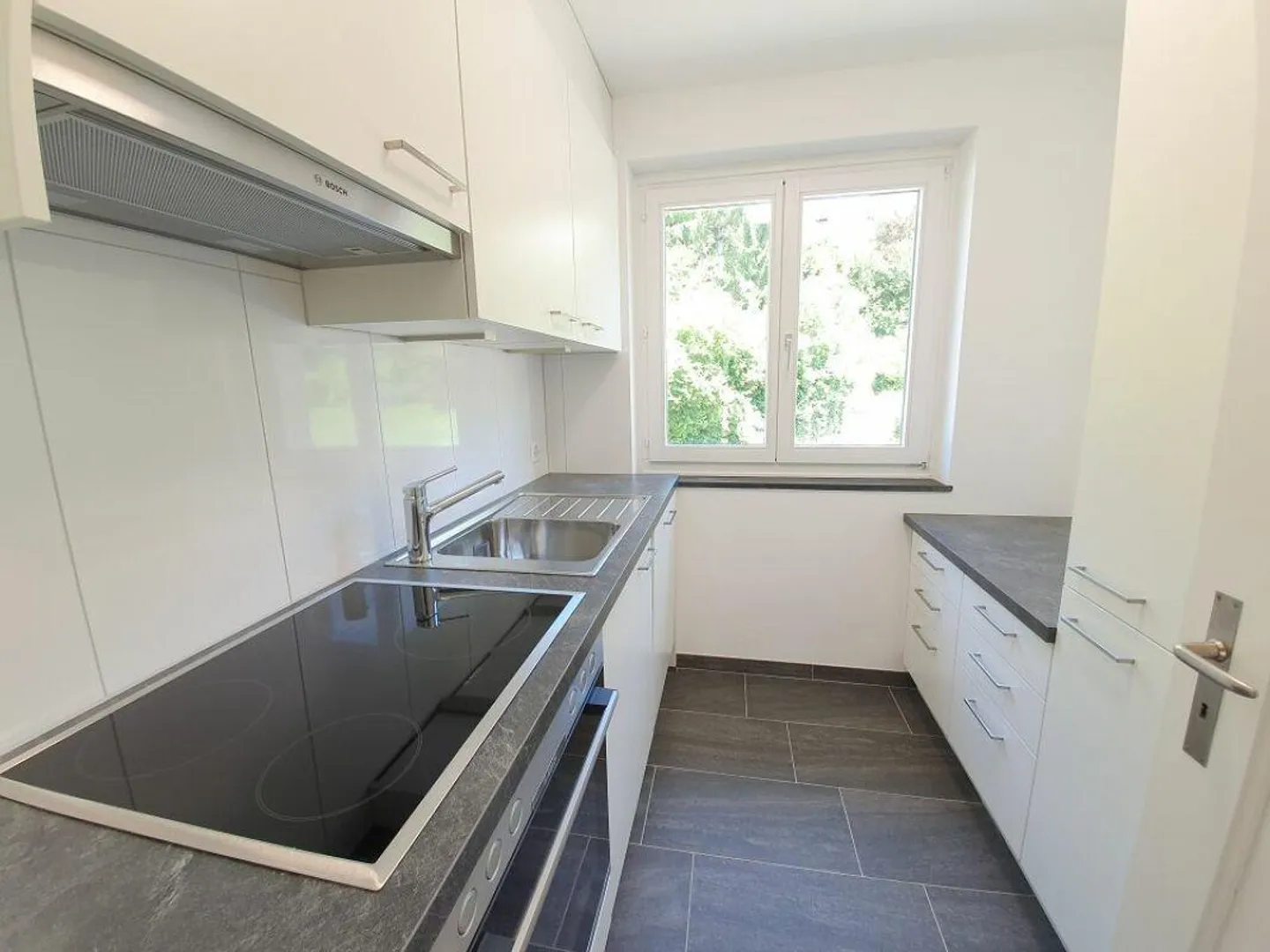 Beautiful, bright apartment just 1 minute from the Rhine river - Photo 2 of 11