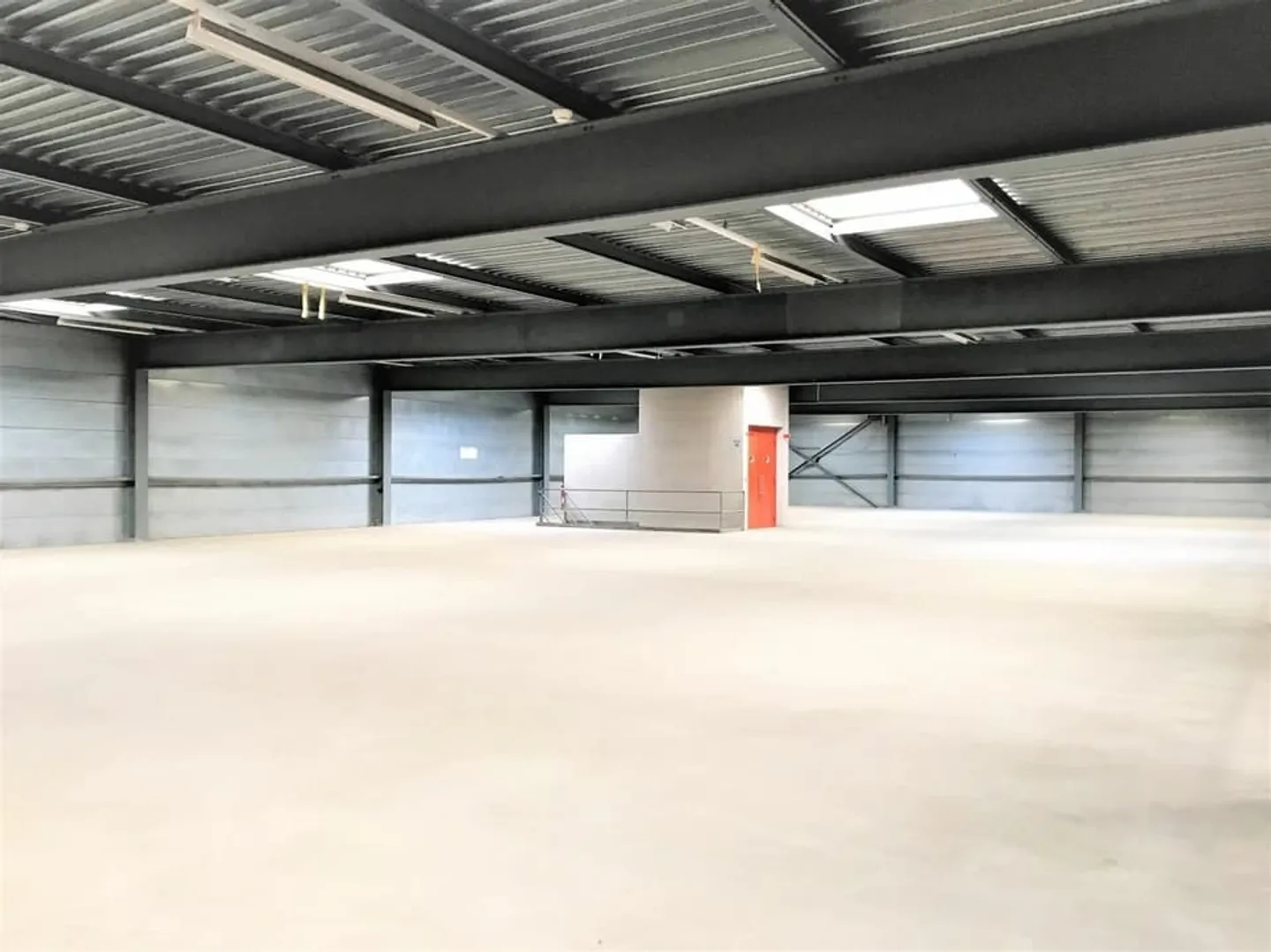 Workshop/Storage Space of 655 m2, divisible from 150 m2 - Photo 1 of 5