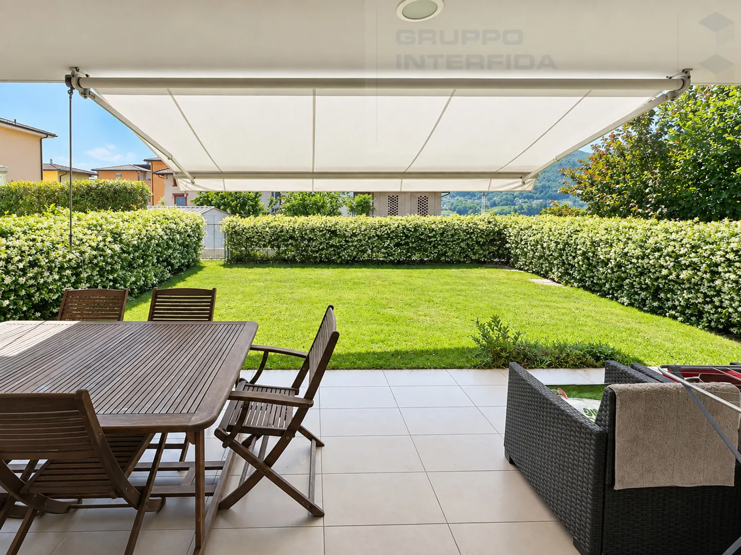 APPARTEMENT SPACIEUX AVEC JARDIN DANS UN CONDOMINIUM PRESTIGIEUX - Photo 3 sur 18