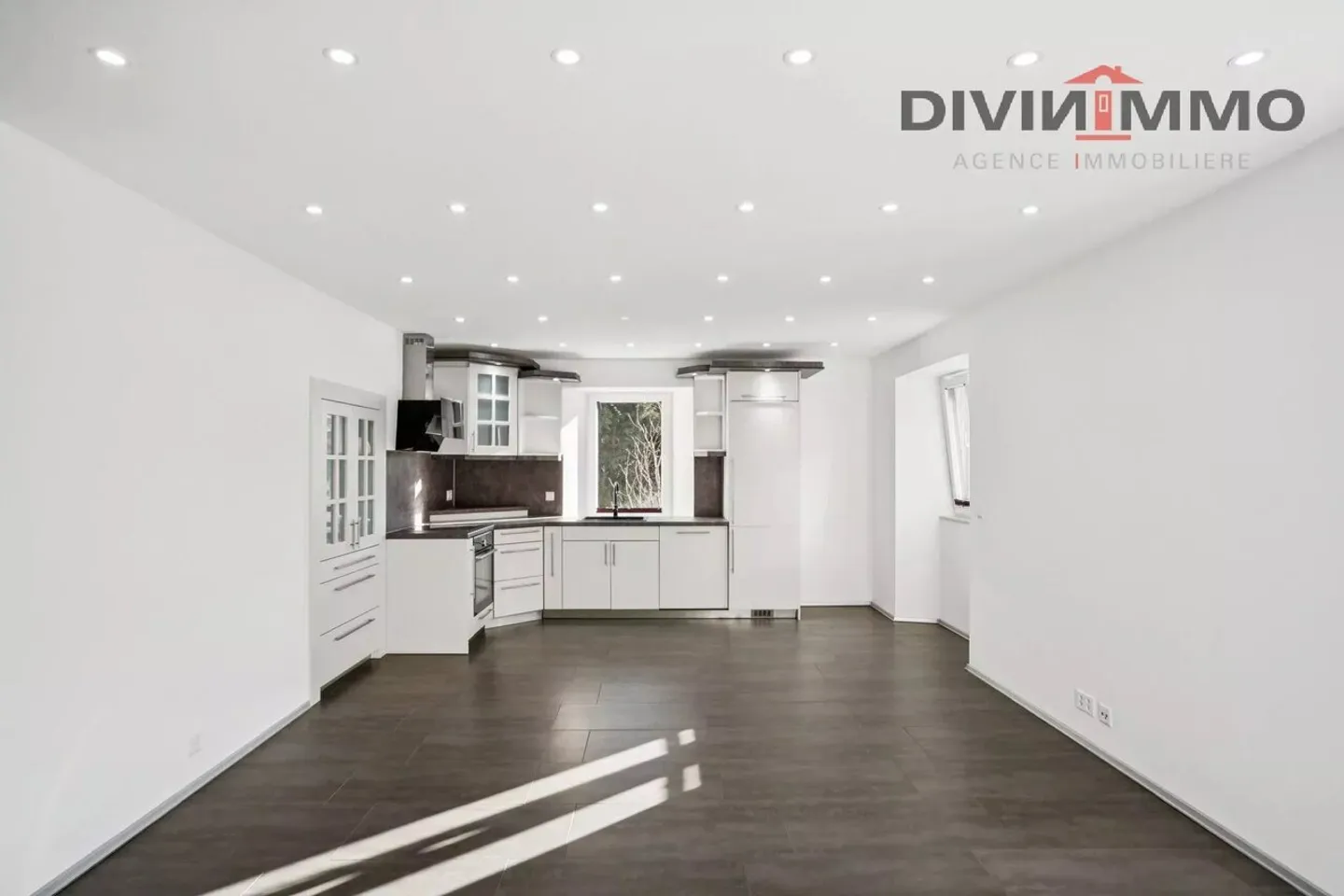 Charming 4.5-Room Apartment - Photo 1 of 9