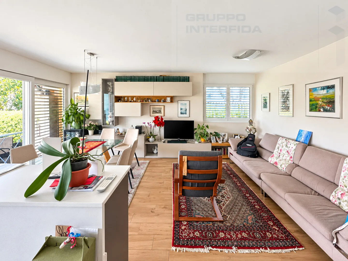 APPARTEMENT SPACIEUX AVEC JARDIN DANS UN CONDOMINIUM PRESTIGIEUX - Photo 4 sur 18