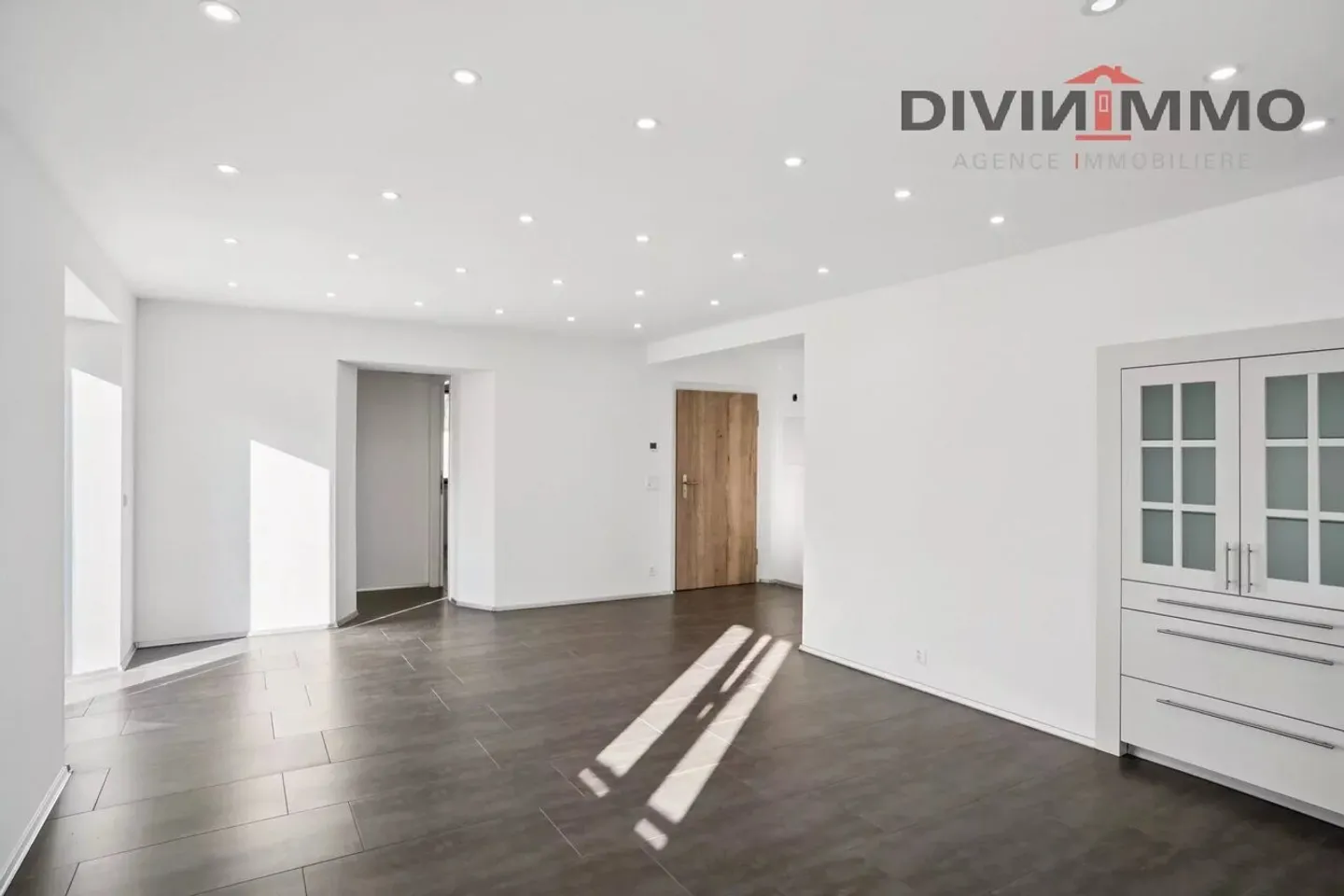 Charming 4.5-Room Apartment - Photo 3 of 9