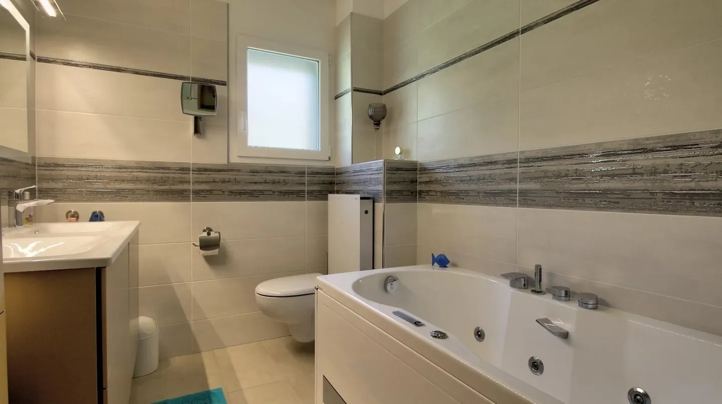 Appartamento attico di 3,5 stanze allettante - Foto 10 di 13