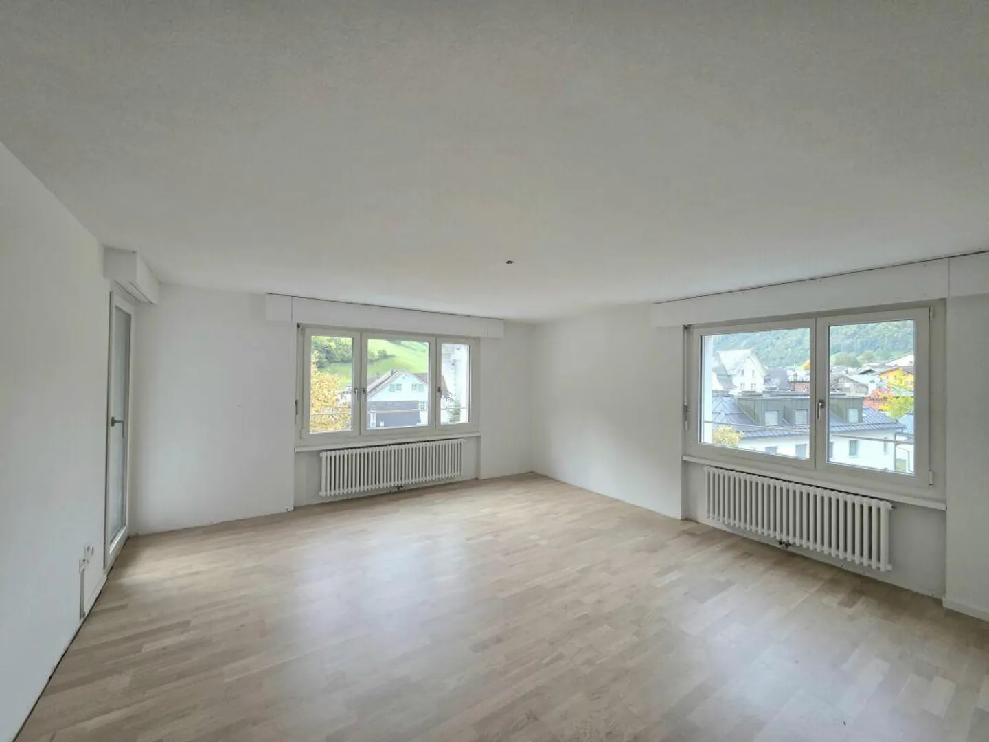 Appartamento di 4,5 stanze con due balconi - Foto 2 di 9