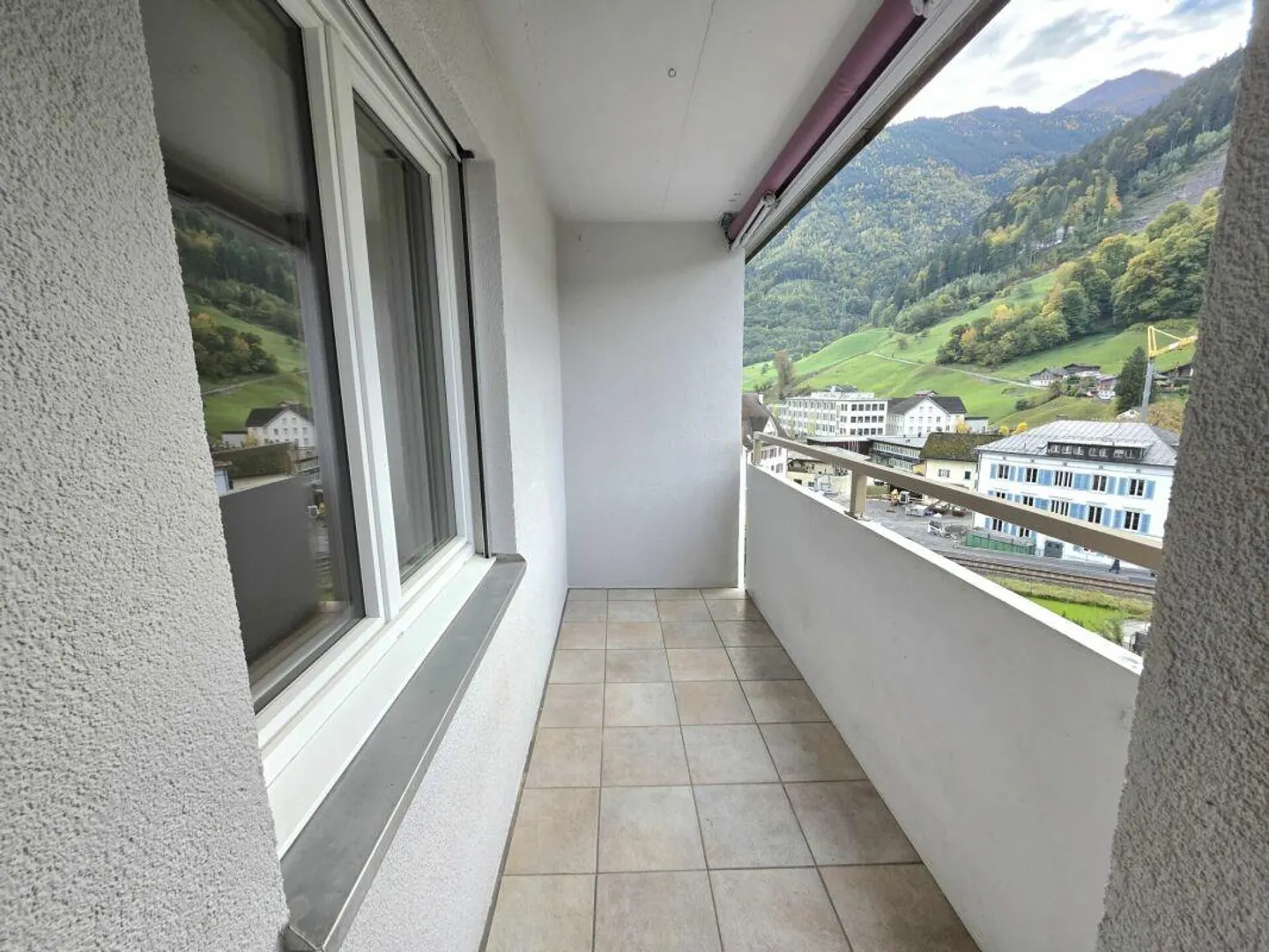 Appartamento di 4,5 stanze con due balconi - Foto 3 di 9