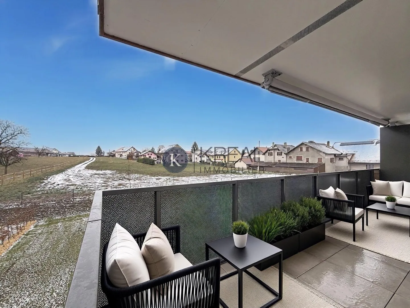 Modern Apartment with Balcony - Photo 8 of 9