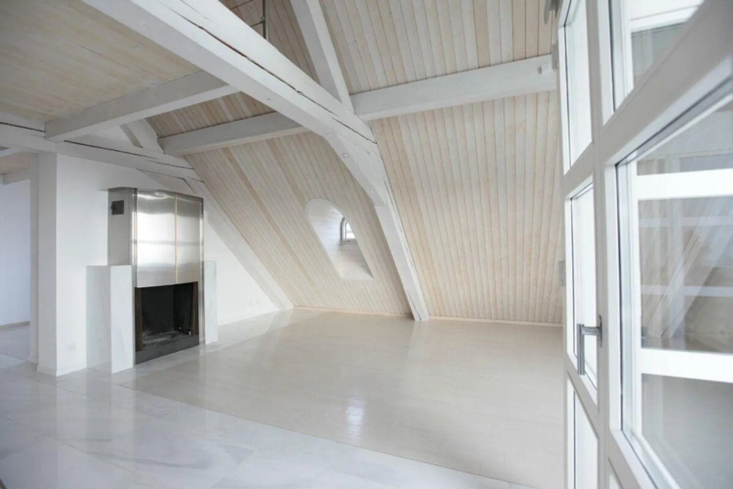 Maisonette unica di 5,5 stanze nell'antico monastero - Foto 2 di 10