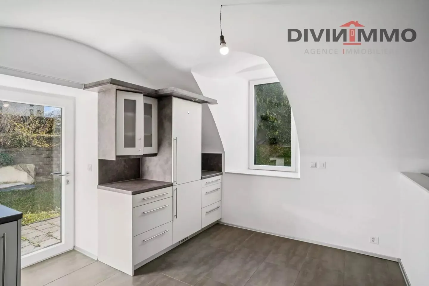 Appartement typique de 4,5 pièces au rez-de-chaussée - Photo 3 sur 7