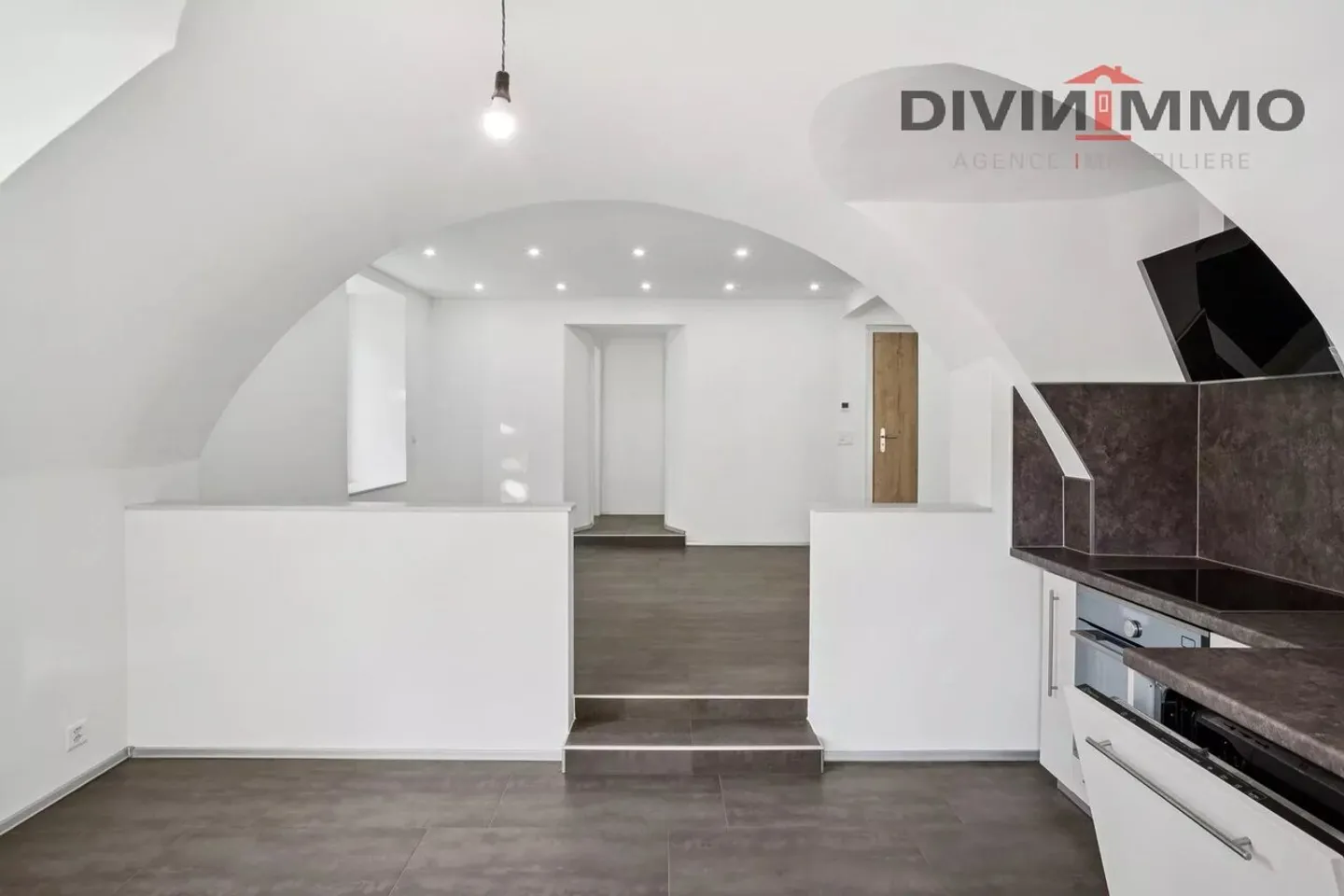 Appartement typique de 4,5 pièces au rez-de-chaussée - Photo 4 sur 7