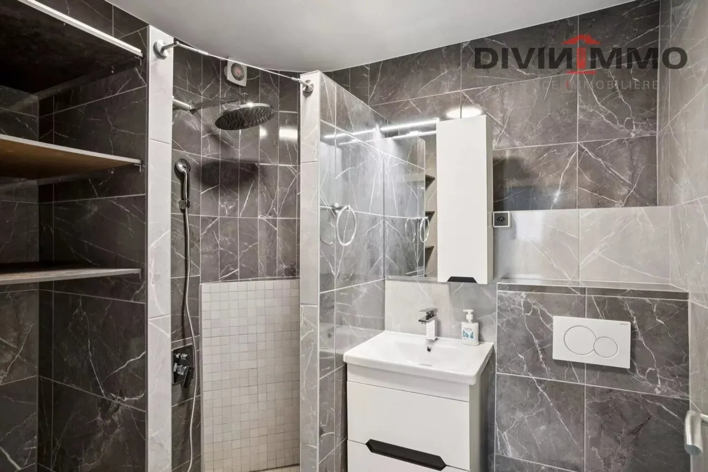 Appartement typique de 4,5 pièces au rez-de-chaussée - Photo 5 sur 7