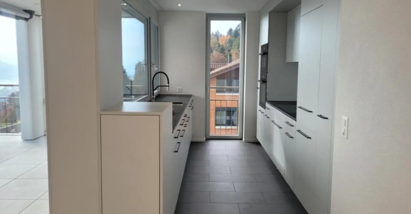 Living enjoyment at the highest level – 4.5-room apartment with fantastic lake and mountain views - Photo 3 of 6