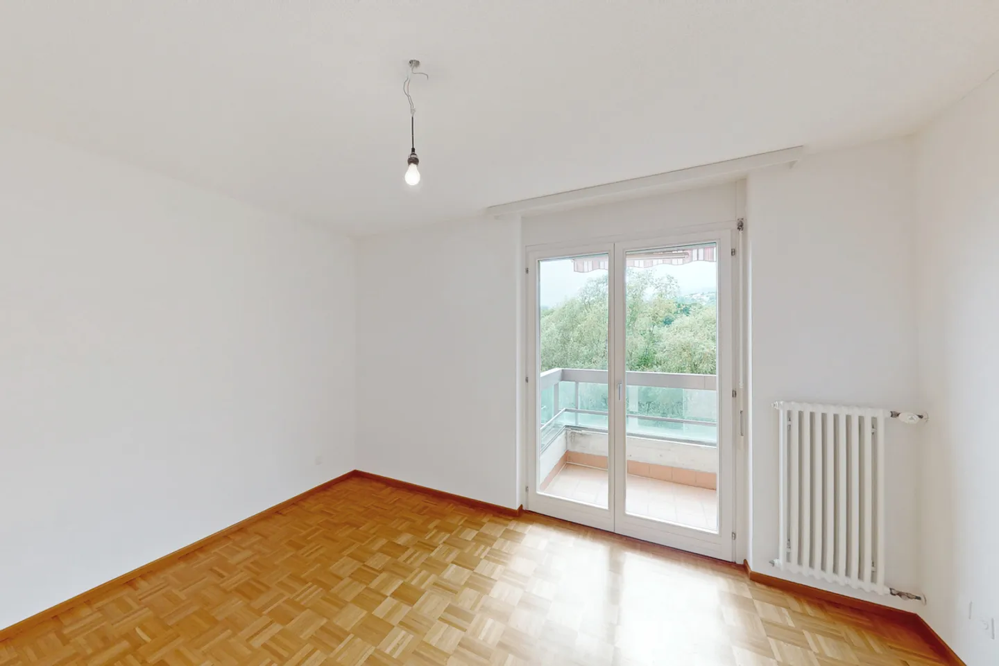 Spacious areas, double services and the possibility to install your own... - Photo 6 of 9