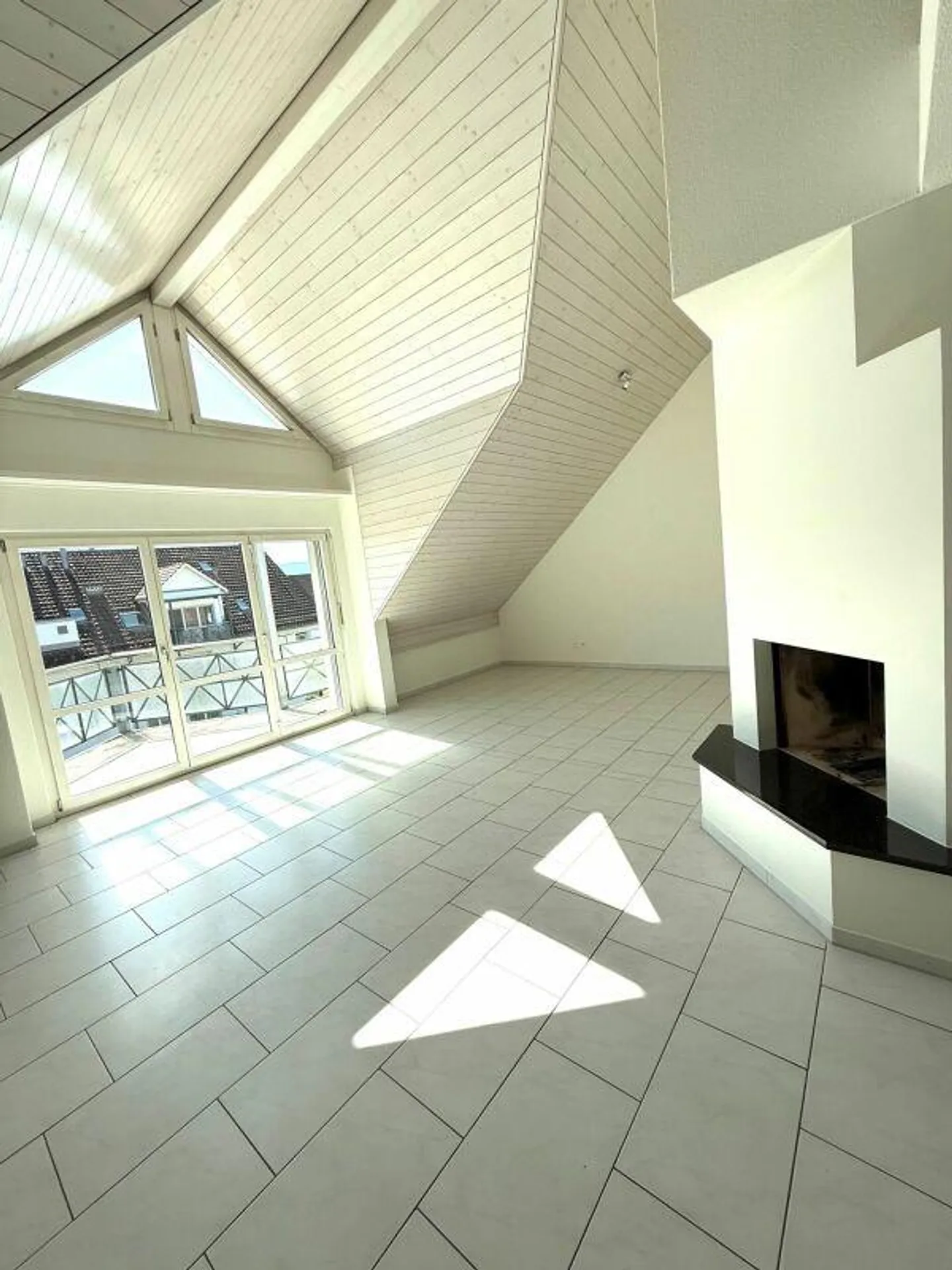 Appartamento maisonette di 4,5 stanze in una posizione tranquilla e centrale - Foto 2 di 19