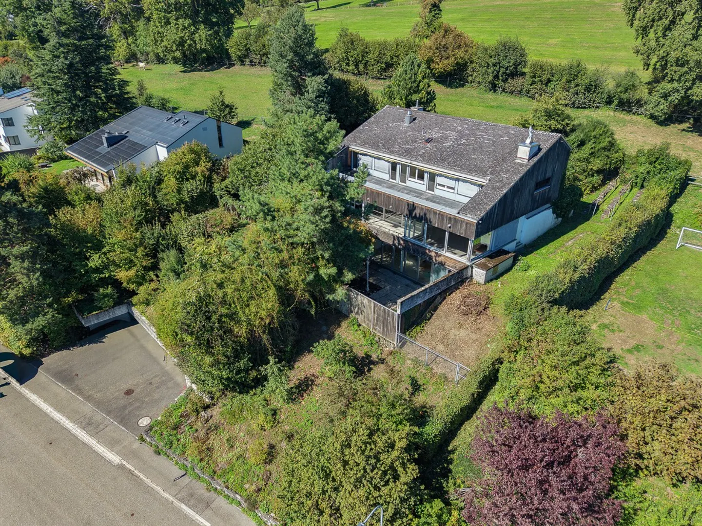 Oggetto di ristrutturazione: grande casa unifamiliare in posizione privilegiata - Foto 2 di 11