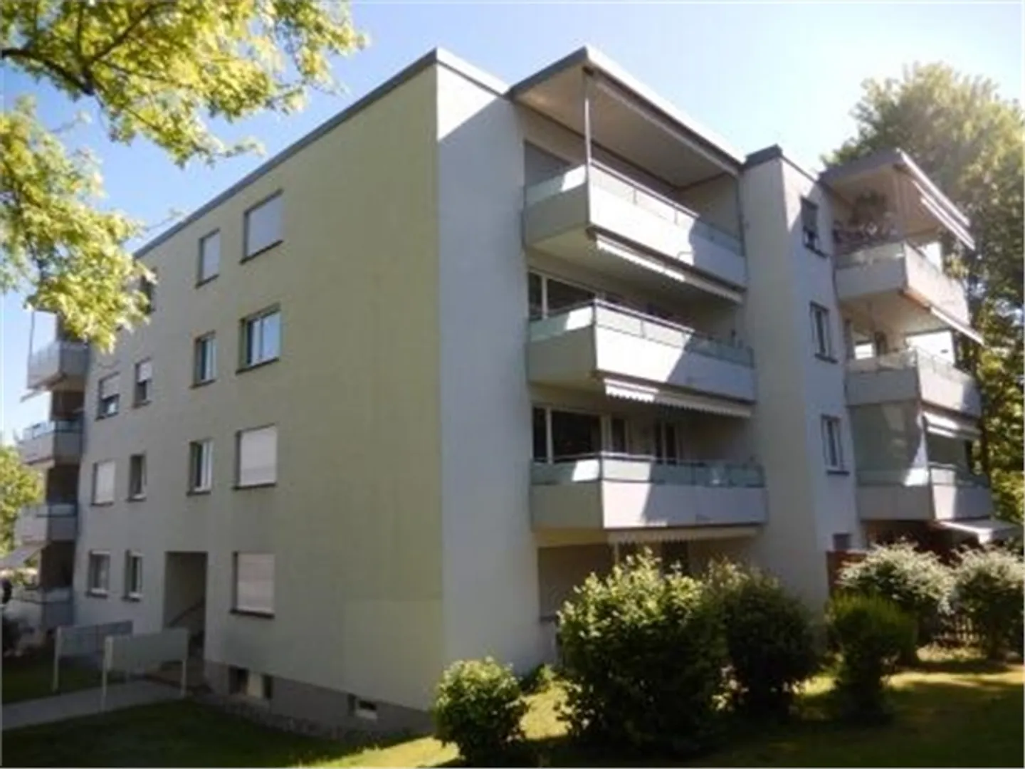 Quiet residential area in the green - RENT WITHOUT DEPOSIT - Photo 2 of 6