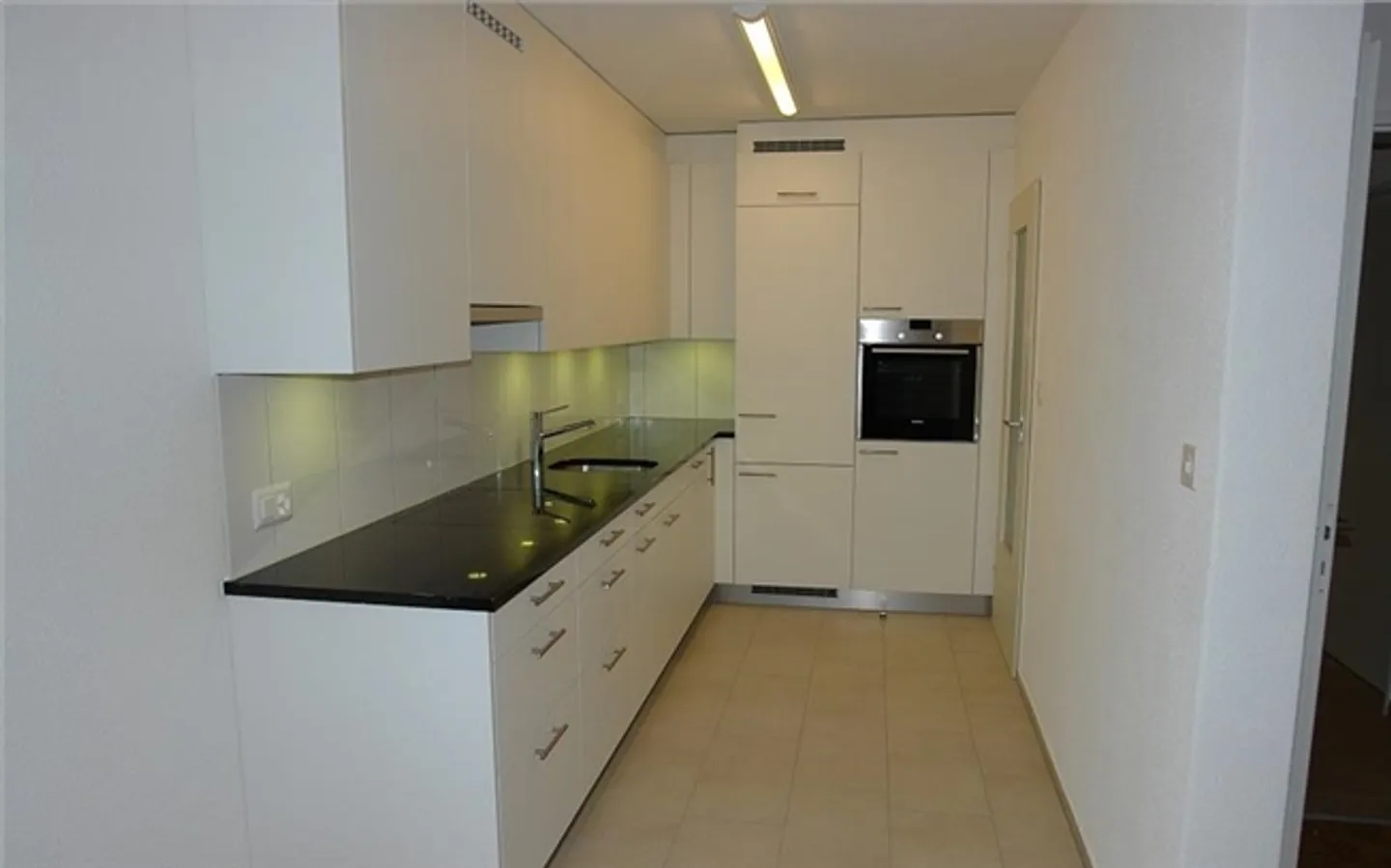 Quiet residential area in the green - RENT WITHOUT DEPOSIT - Photo 4 of 6