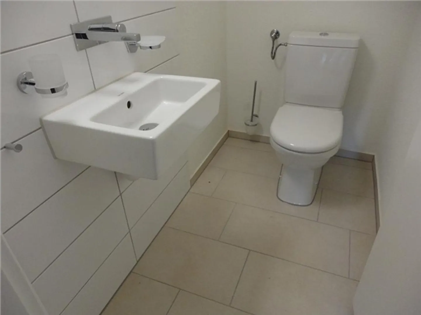 Quiet residential area in the green - RENT WITHOUT DEPOSIT - Photo 6 of 6