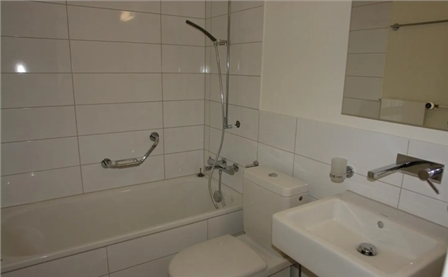 Quiet residential area in the green - RENT WITHOUT DEPOSIT - Photo 5 of 6