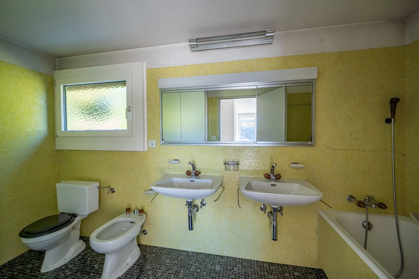 Oggetto di ristrutturazione: grande casa unifamiliare in posizione privilegiata - Foto 8 di 11