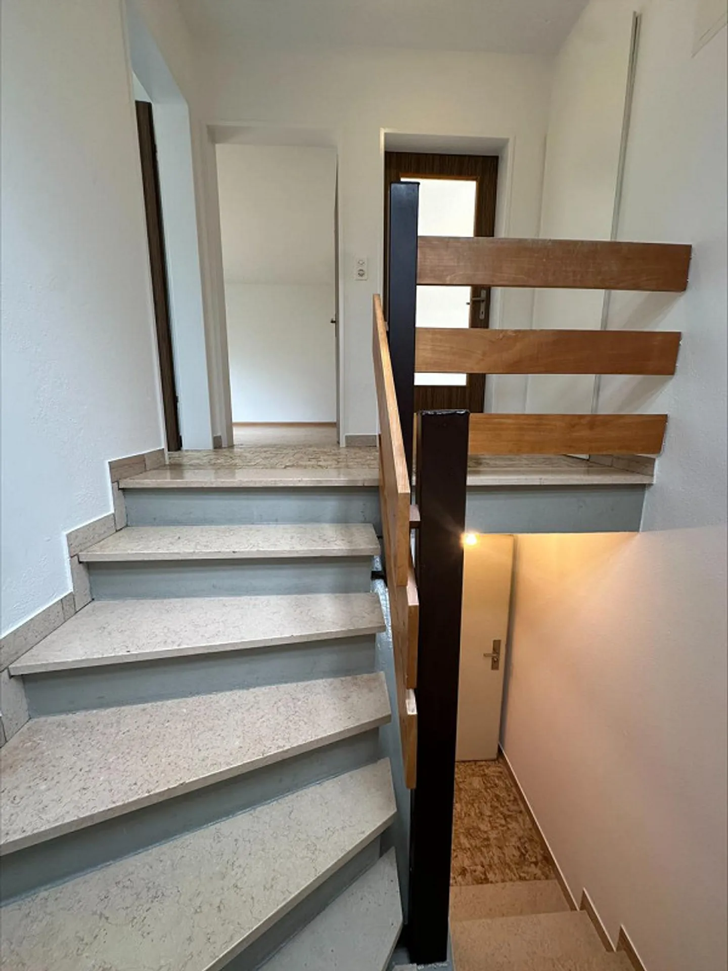 Charming 2-Room Apartment - Photo 2 of 11
