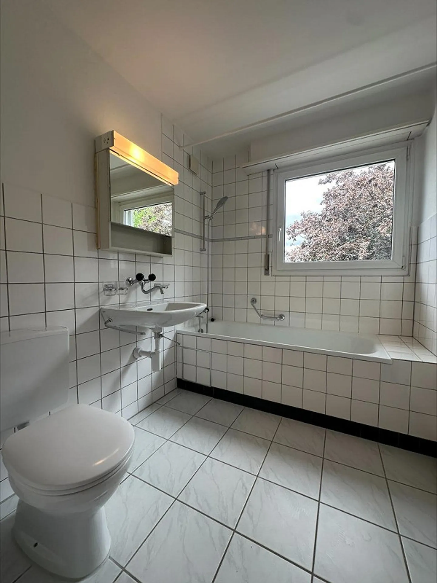 Charming 2-Room Apartment - Photo 3 of 11