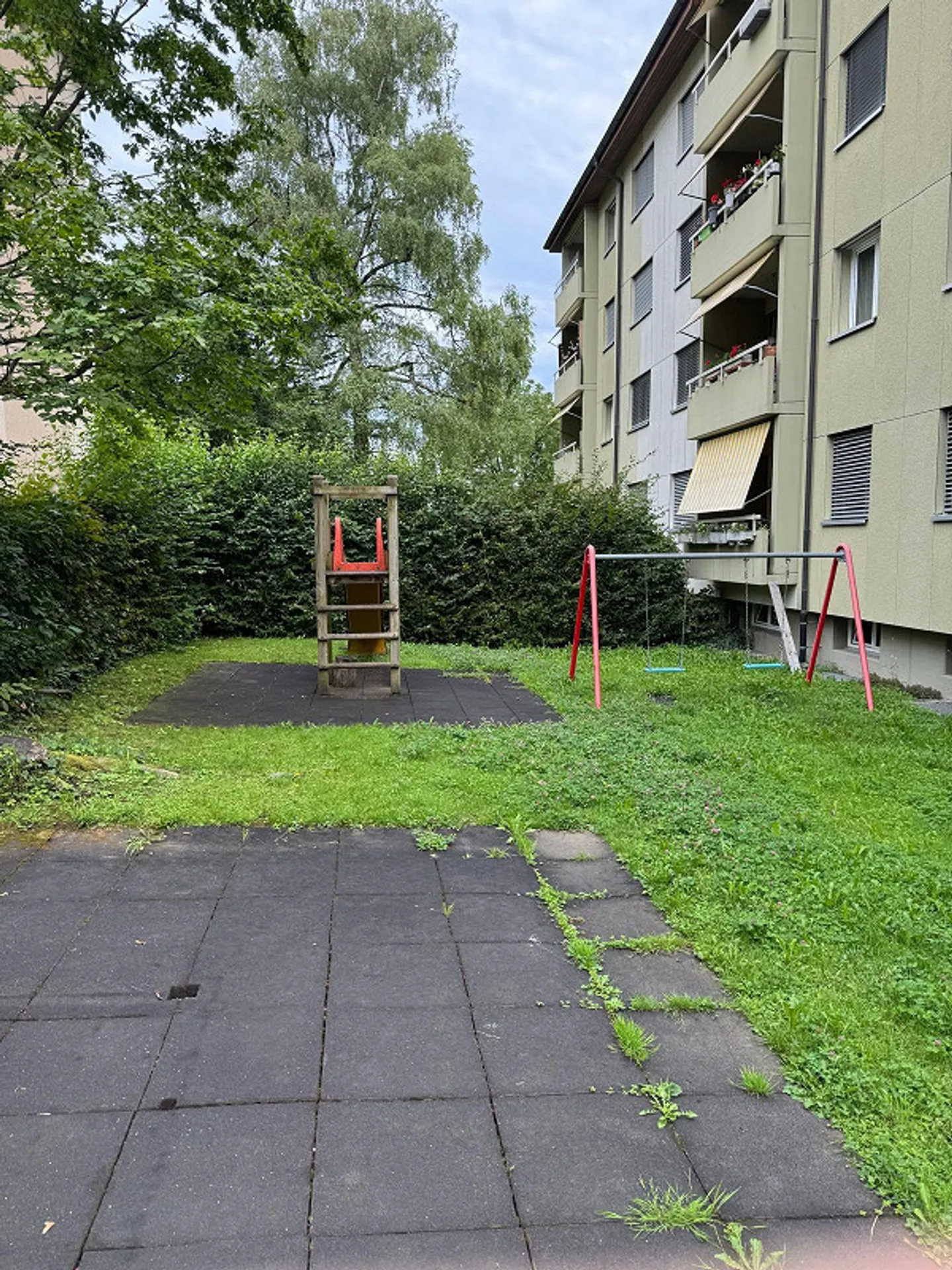 Vielseitige Gewerbefläche mit Garten - Foto 1 von 7