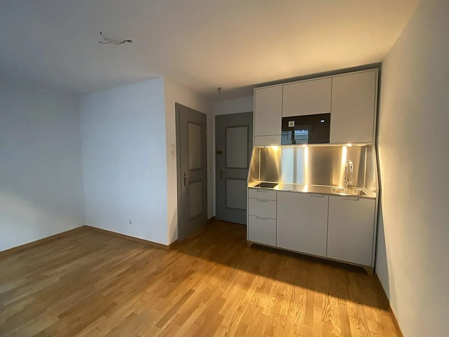Studio elegante in torre storica - Foto 2 di 7