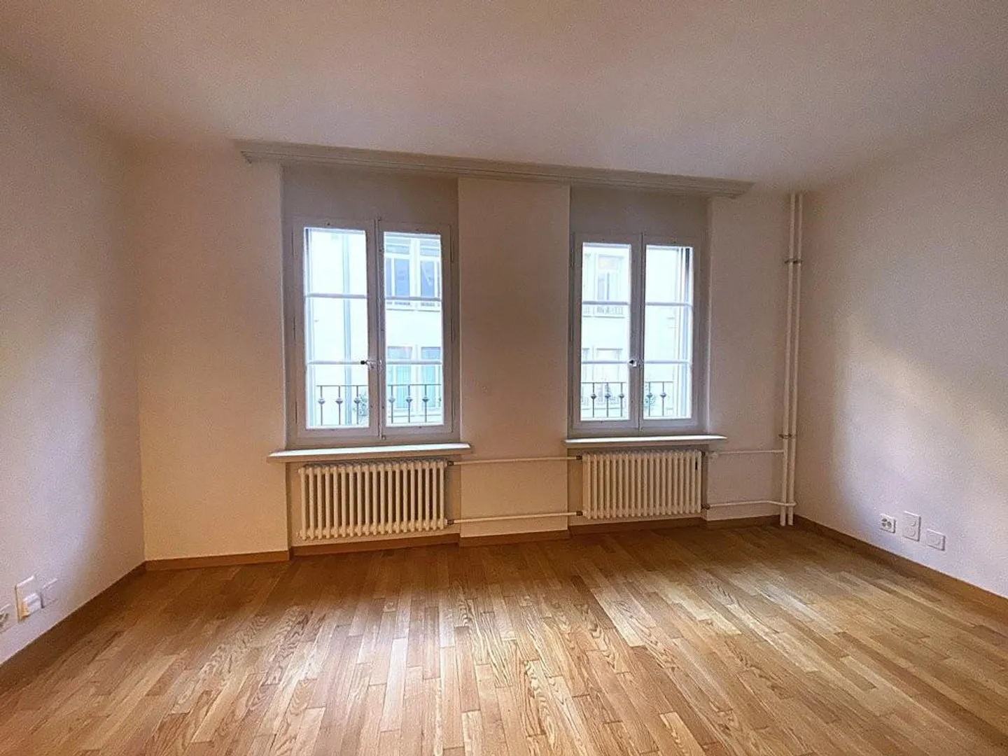 Studio elegante in torre storica - Foto 4 di 7