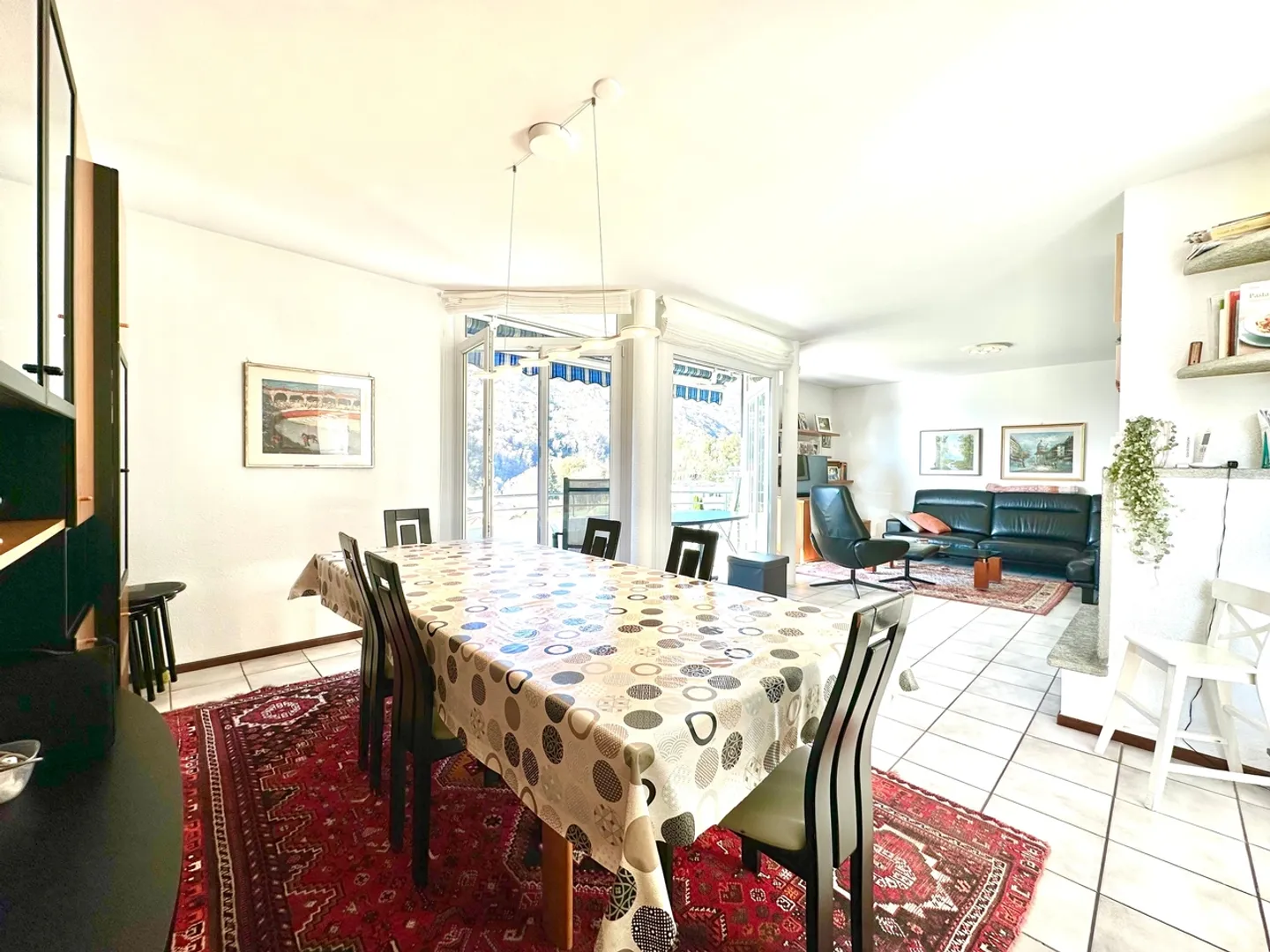 Charmantes Einfamilienhaus mit 4,5 Zimmern und Bauland. - Foto 5 von 12