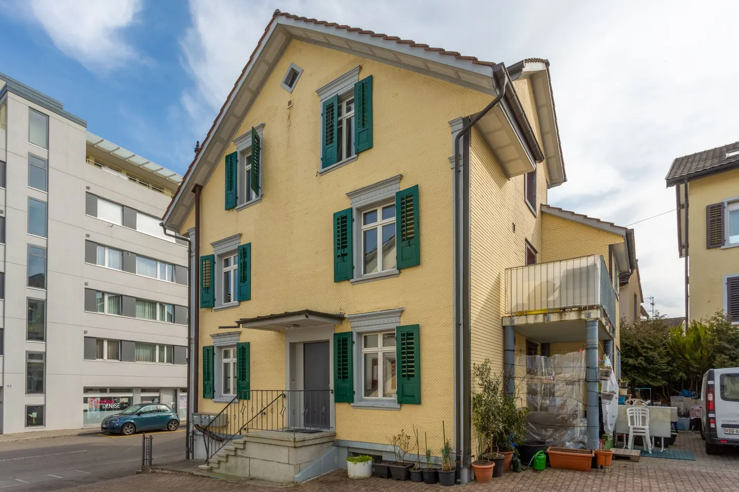 Multi-family house in Romanshorn - Core zone area with possibility for a new construction project - Photo 2 of 17