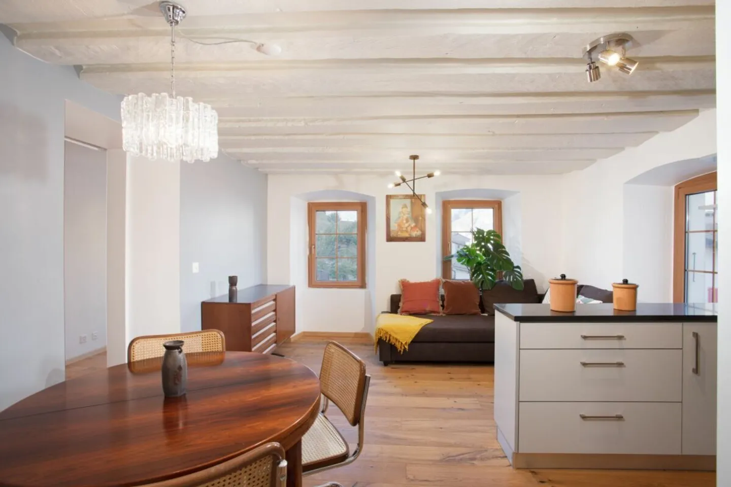 3 locali in una zona tranquilla del "Vecchio villaggio con posto auto - Foto 2 di 9