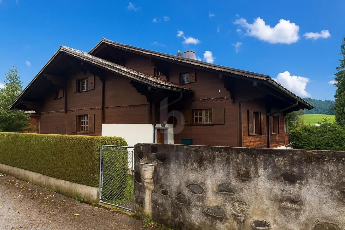 Spacious Duplex with Large Garden - Photo 1 of 5