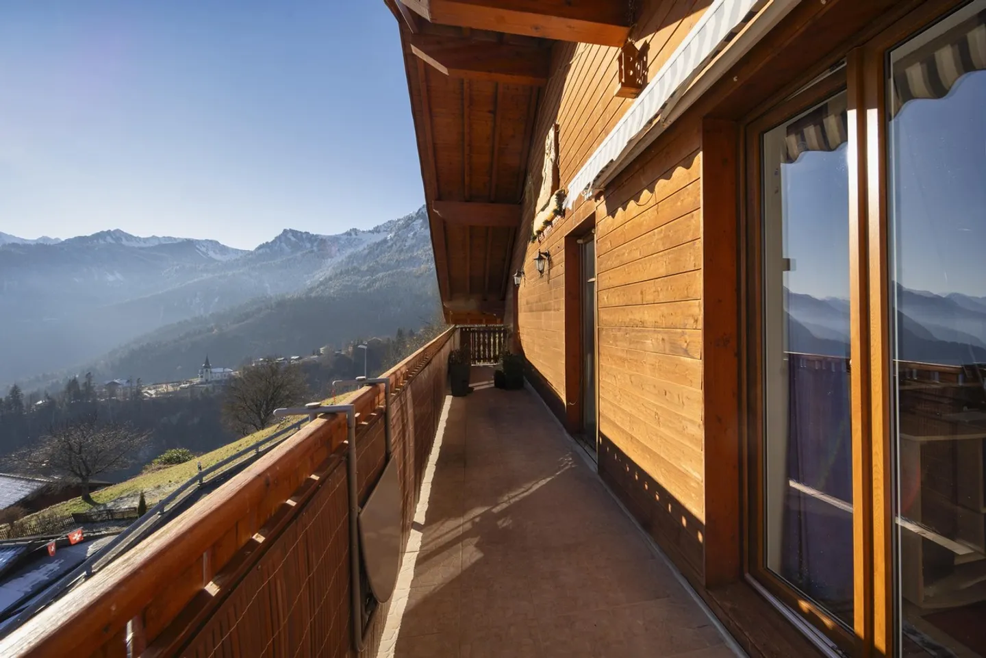 APPARTAMENTO CON GARAGE E BALCONE - VISTA PANORAMICA - IN ESCLUSIVA - Foto 6 di 9