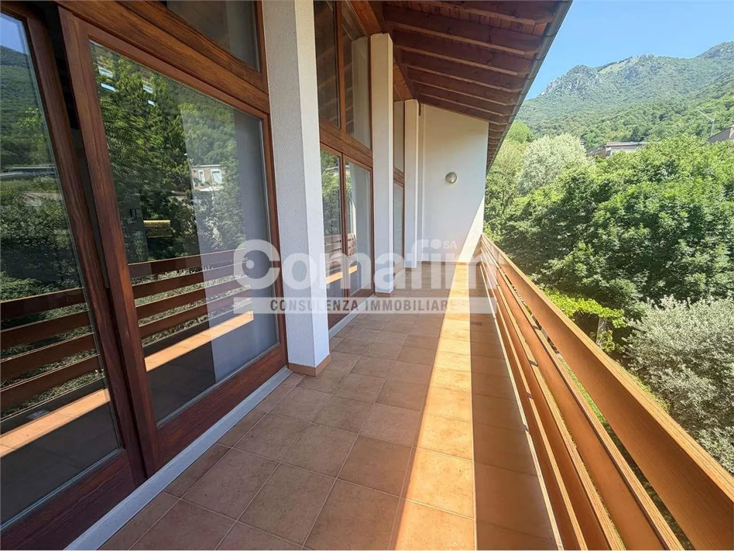 Spacious semi-detached house with garden in a quiet area in Cadro - Photo 6 of 13