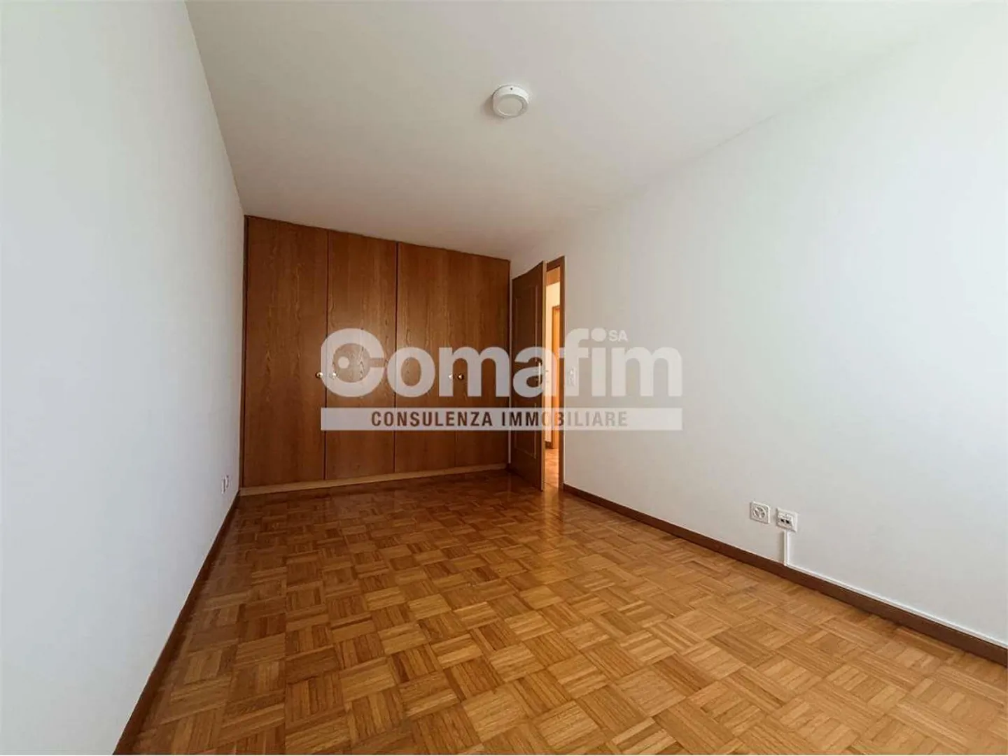 Spacious semi-detached house with garden in a quiet area in Cadro - Photo 9 of 13