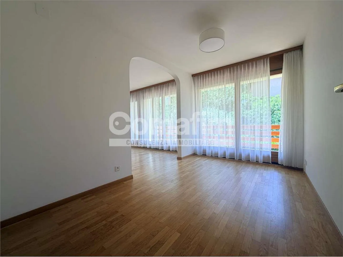 Spacious semi-detached house with garden in a quiet area in Cadro - Photo 10 of 13