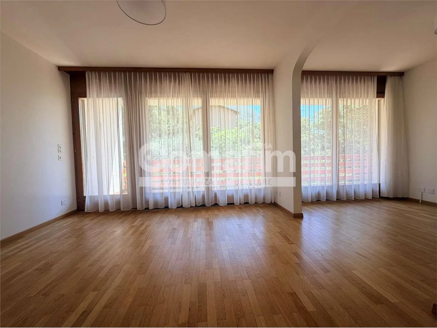 Spacious semi-detached house with garden in a quiet area in Cadro - Photo 11 of 13