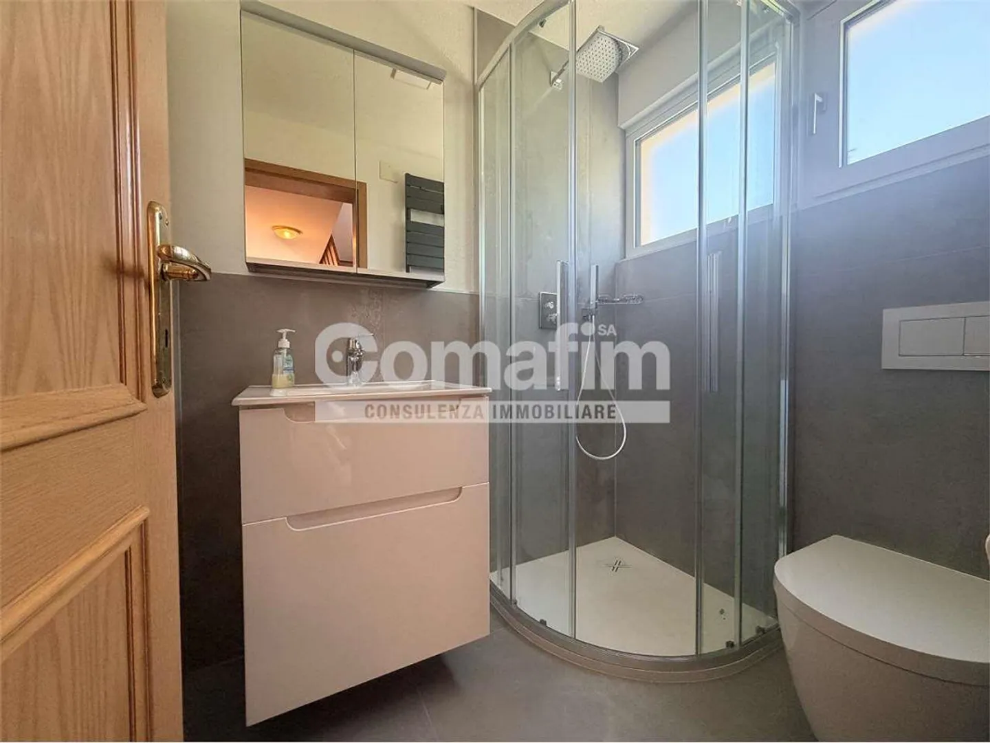 Spacious semi-detached house with garden in a quiet area in Cadro - Photo 13 of 13