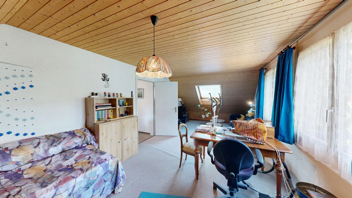 Freistehendes Einfamilienhaus mit Pool - Foto 8 von 13