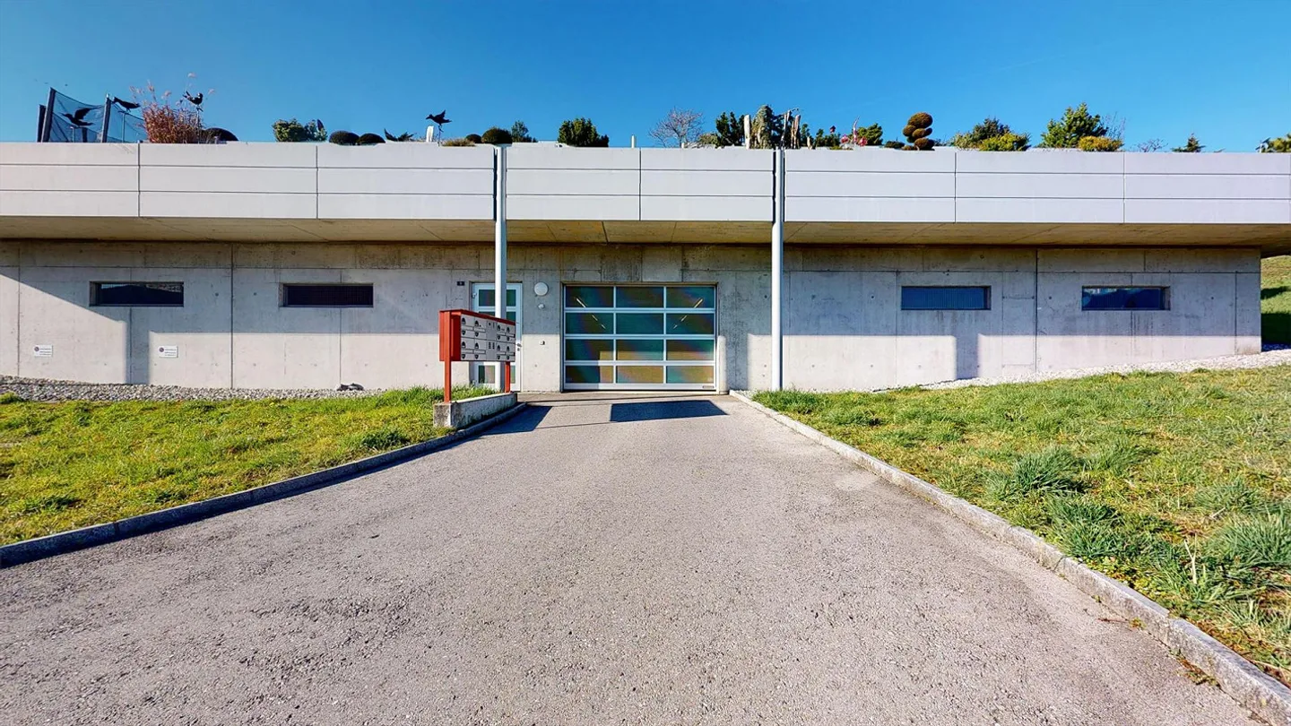 Moderno appartamento con terrazza di 4,5 stanze con vista montagna a 180° - Foto 21 di 24